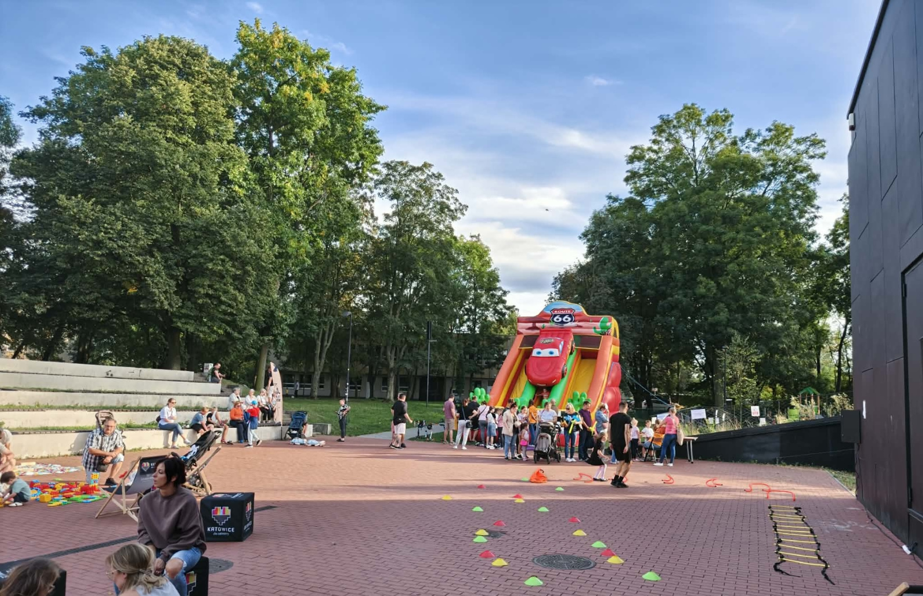 Odsłonięcie beboka Hildzia przy MDK Koszutka Filia Dąb – 2026-09-04