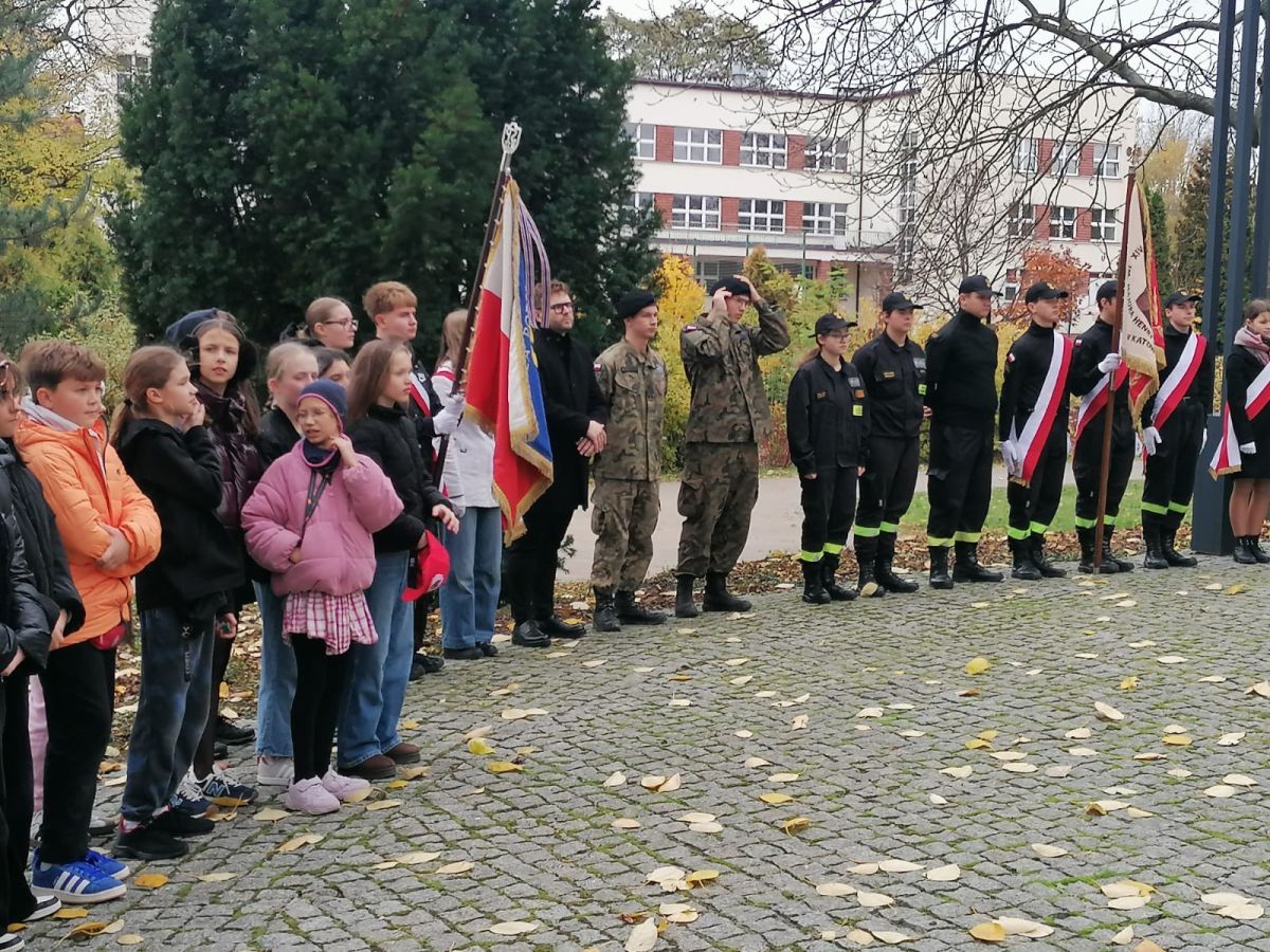 Skwer Fojkisa oraz cmentarz - 2025-10-30